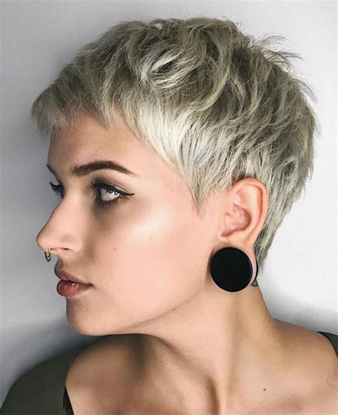 pixie blonde hairstyles|cute blonde pixie cuts.